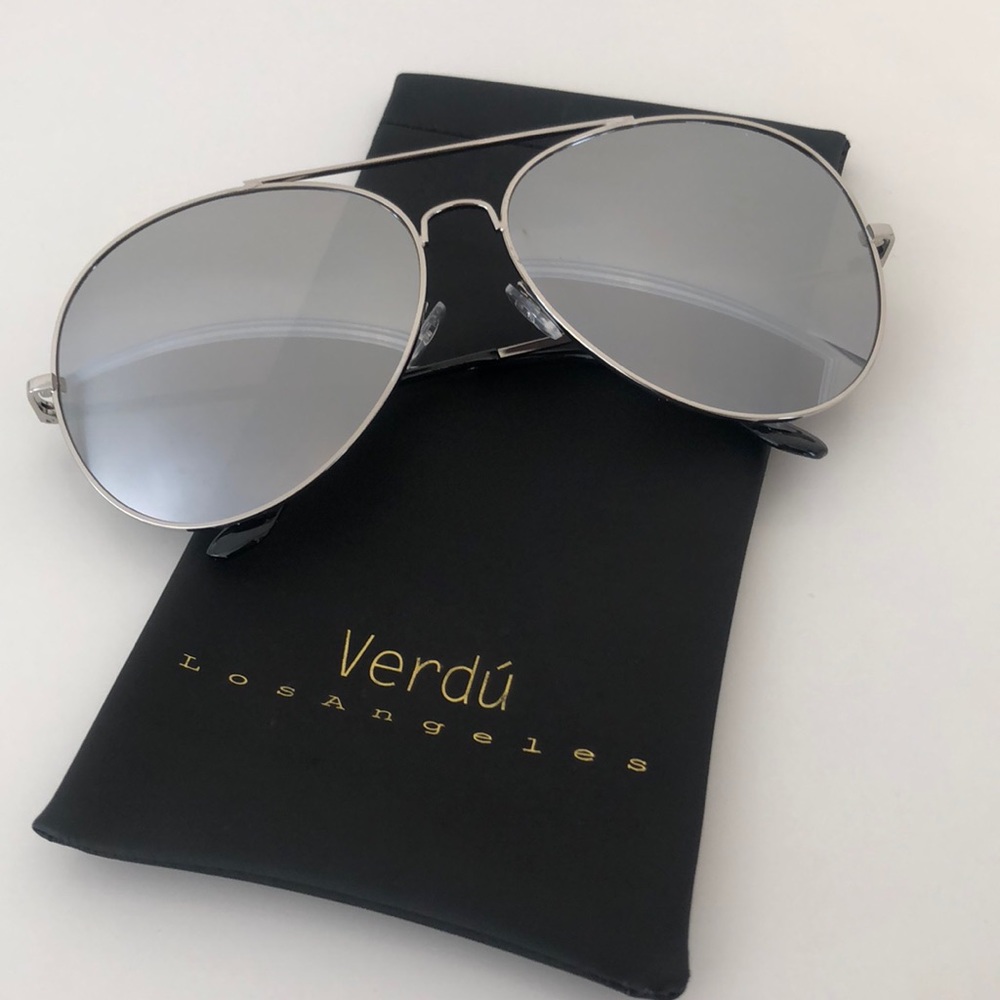 [ SHOWSTOPPER ] Silver Aviators